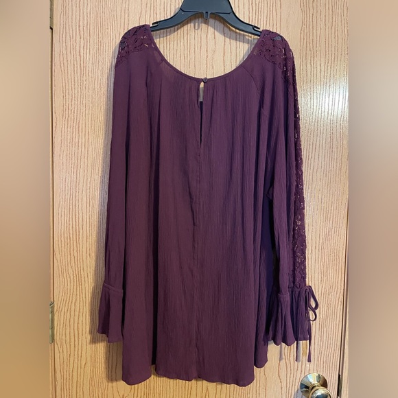 Tunic top with detailed sleeves with lace - Picture 2 of 8